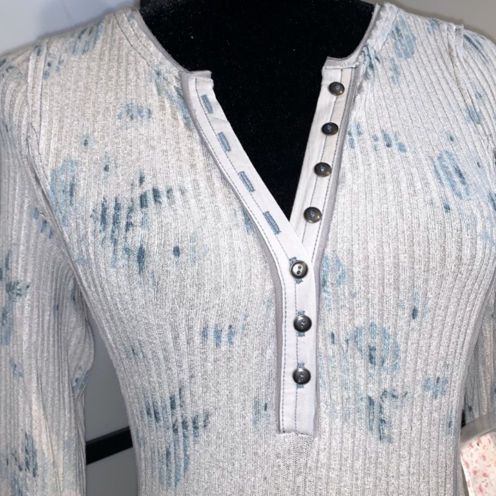 🆕Free People Floral Print Ribbed Henley In Grey - Picture 9 of 13